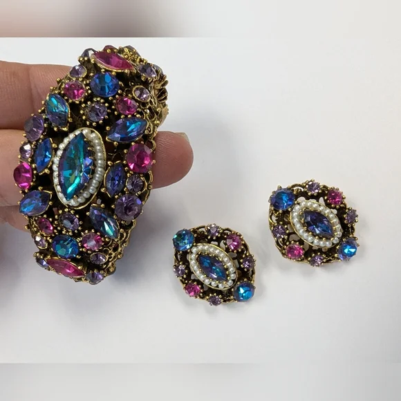 EVC SIGNED WEISS GOLD TONE CRYSTAL RHINESTONES & FX PEARLS HINGE BRACELET & EARR - Picture 13 of 14